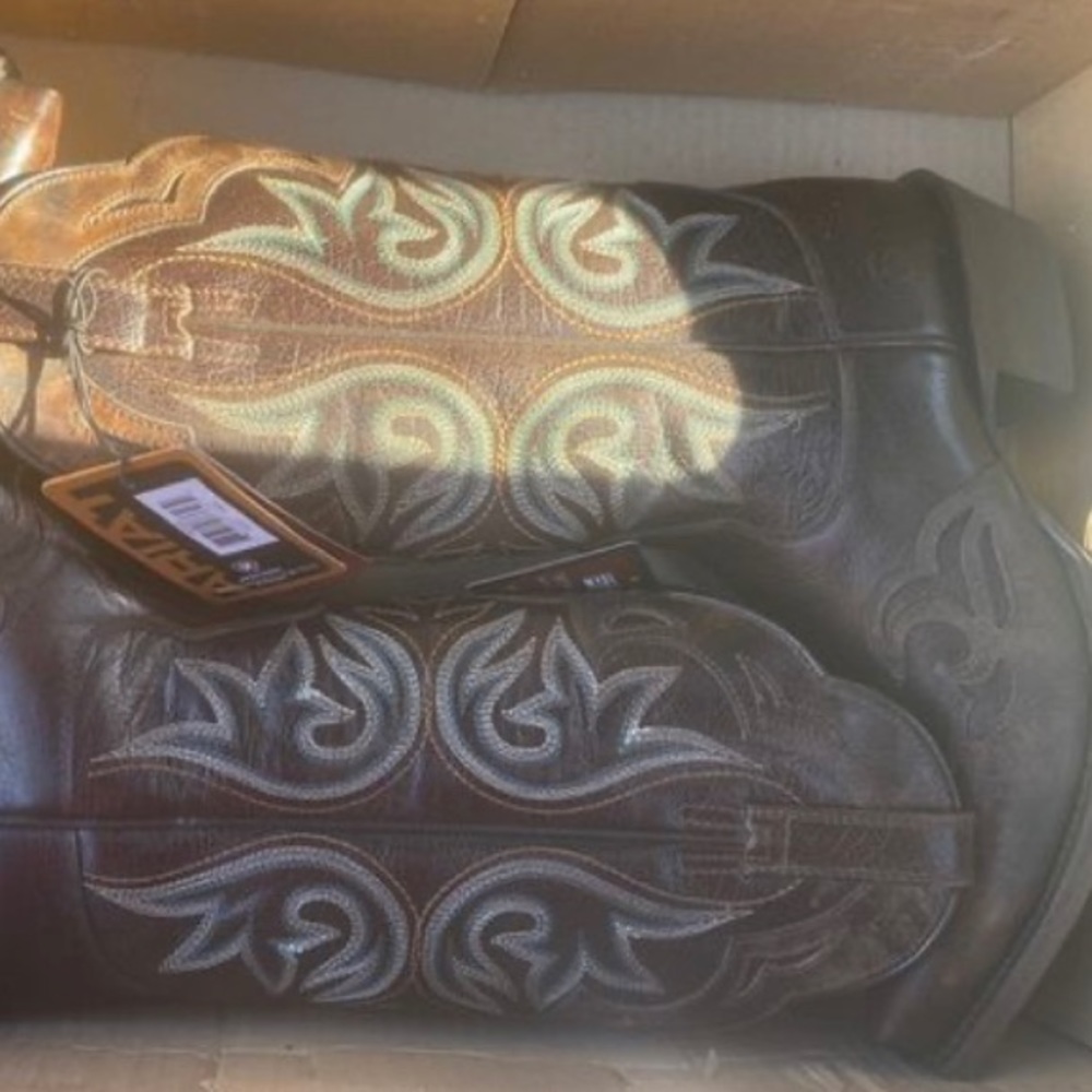 Woman’s Ariat cowboy boots size 7.5